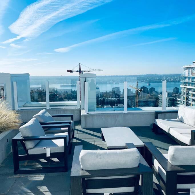 360º Rooftop Patio Views. Your-Home-Away-From-Home Норт-Ванкувер Екстер'єр фото